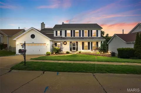 1215 Summerpoint Ln, Fenton, MO 63026