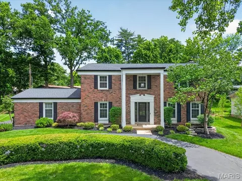 432 Magna Carta Dr, Creve Coeur, MO 63141