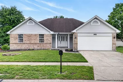 3951 Triple Crown Dr, Florissant, MO 63034
