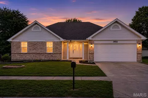 3951 Triple Crown Dr, Florissant, MO 63034