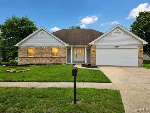 3951 Triple Crown Dr, Florissant, MO 63034