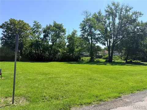 tbd Maple Clinton, Gillespie, IL 62033