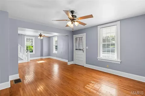 Living - 305 Macarthur St, Washington, MO 63090 photo 1 of 5