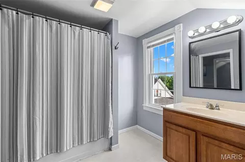 Bath - 305 Macarthur St, Washington, MO 63090 photo 3 of 3