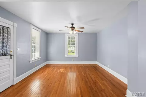 Living - 305 Macarthur St, Washington, MO 63090 photo 3 of 5