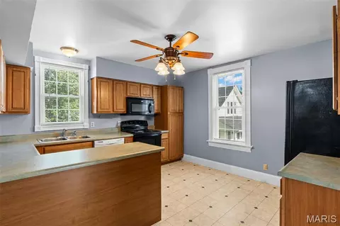 Kitchen - 305 Macarthur St, Washington, MO 63090 photo 1 of 3