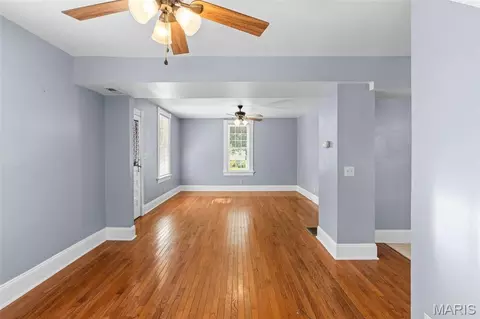 Living - 305 Macarthur St, Washington, MO 63090 photo 4 of 5