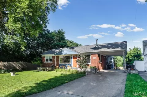 7900 Birkenhead Dr, Marlborough, MO 63123