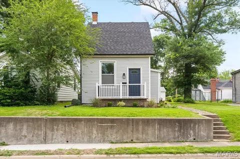 608 N 17th St, Belleville, IL 62226
