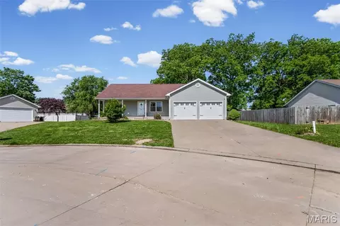 902 Lillian Ct, Jerseyville, IL 62052