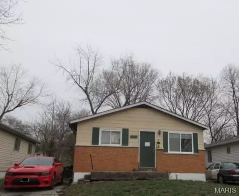10424 Count Dr, Saint Louis, MO 63136