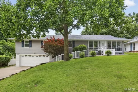 1337 Aloha Dr, Crestwood, MO 63126