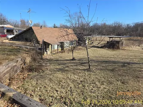 17036 Apache Dr, Jerseyville, IL 62052