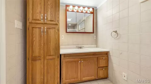 Bath - 4945 Fox Bridge Rd, Wildwood, MO 63069 photo 6 of 7
