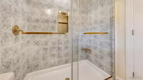 Bath - 4945 Fox Bridge Rd, Wildwood, MO 63069 photo 3 of 7