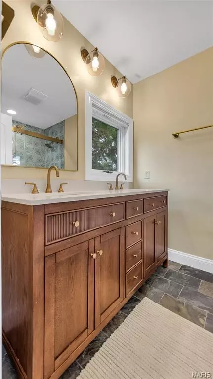 Bath - 4945 Fox Bridge Rd, Wildwood, MO 63069 photo 2 of 7