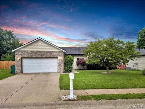 806 Emerald Green Dr, O'fallon, IL 62269