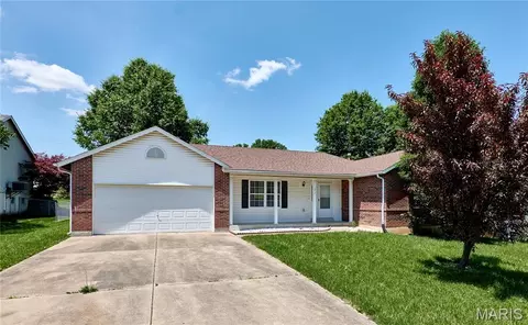 1217 White Oak Ct, Troy, MO 63379