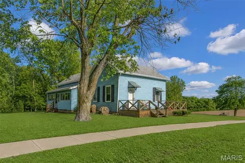 211 S Public Rd, Fieldon, IL 62031