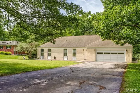 28 Oakwood Pl, Jerseyville, IL 62052