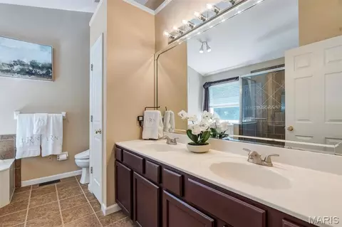 Bath - 735 Legends View Dr, Eureka, MO 63025 photo 2 of 4