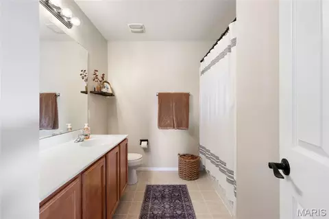 Bath - 992 Tilestone Dr, O'fallon, MO 63366 photo 2 of 4