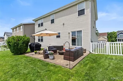 Exterior - 992 Tilestone Dr, O'fallon, MO 63366 photo 4 of 7
