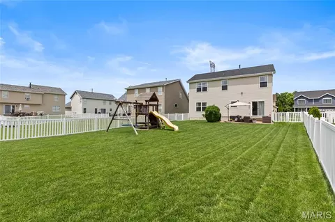 Exterior - 992 Tilestone Dr, O'fallon, MO 63366 photo 5 of 7