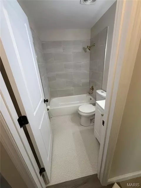 Bath - 6841 Thurston Ave, Berkeley, MO 63134 photo 3 of 4