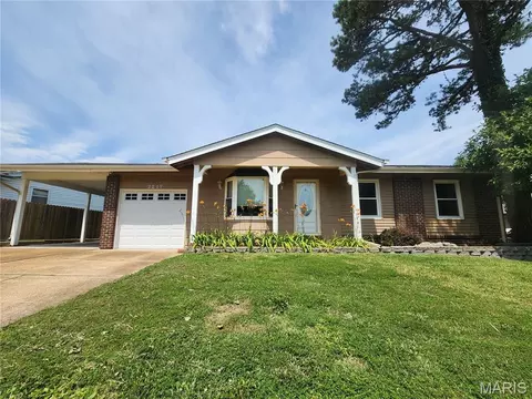 2217 Gladiator Dr, Fenton, MO 63026
