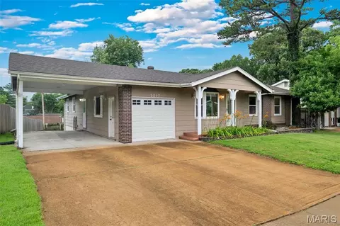 2217 Gladiator Dr, Fenton, MO 63026