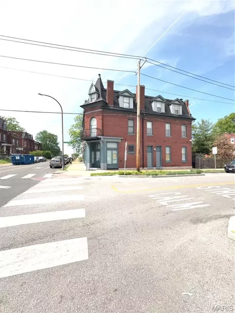 3401 Chippewa St, Saint Louis, MO 63118