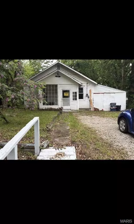 904 W Division St, Bolivar, MO 65613