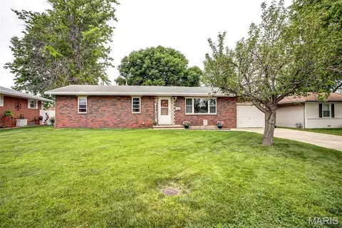 416 Sanders St, Bethalto, IL 62010