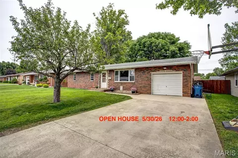 416 Sanders St, Bethalto, IL 62010