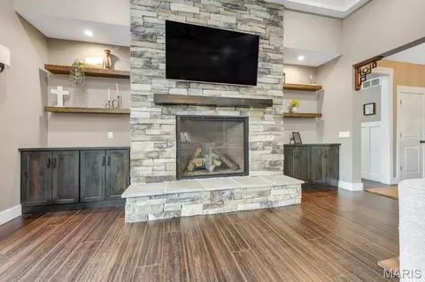 Living - 339 Lohman Holw, Warrenton, MO 63383 photo 2 of 2