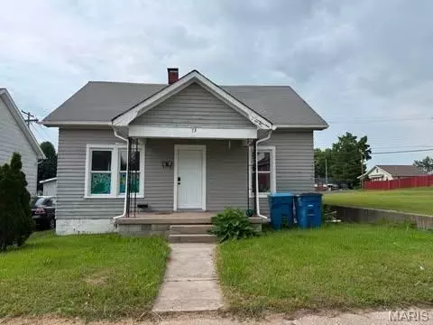 73 E Penning Ave, Wood River, IL 62095