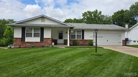 30 N Hillview Dr, Saint Peters, MO 63376