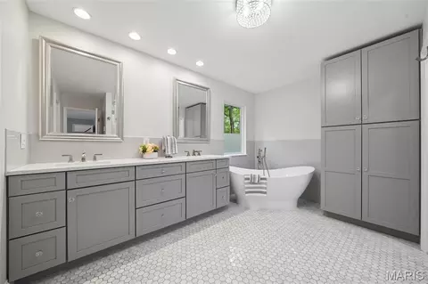 Bath - 161 Stuart Ln, Eureka, MO 63025 photo 5 of 7