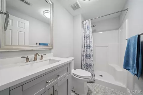 Bath - 161 Stuart Ln, Eureka, MO 63025 photo 2 of 7