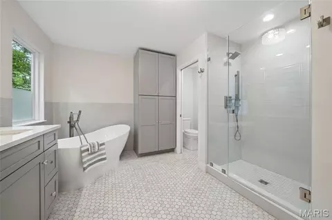 Bath - 161 Stuart Ln, Eureka, MO 63025 photo 4 of 7