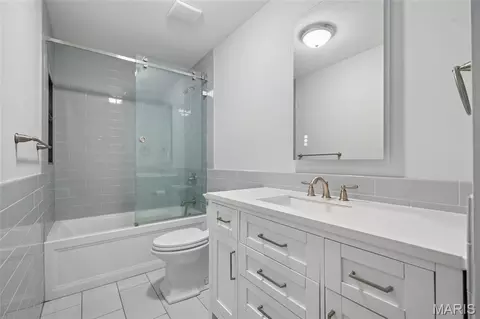 Bath - 161 Stuart Ln, Eureka, MO 63025 photo 6 of 7