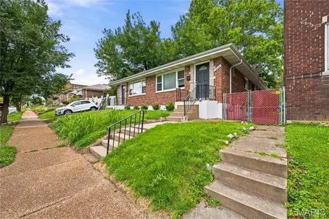Exterior - 3236 S Compton Ave, Saint Louis, MO 63118 photo 2 of 9