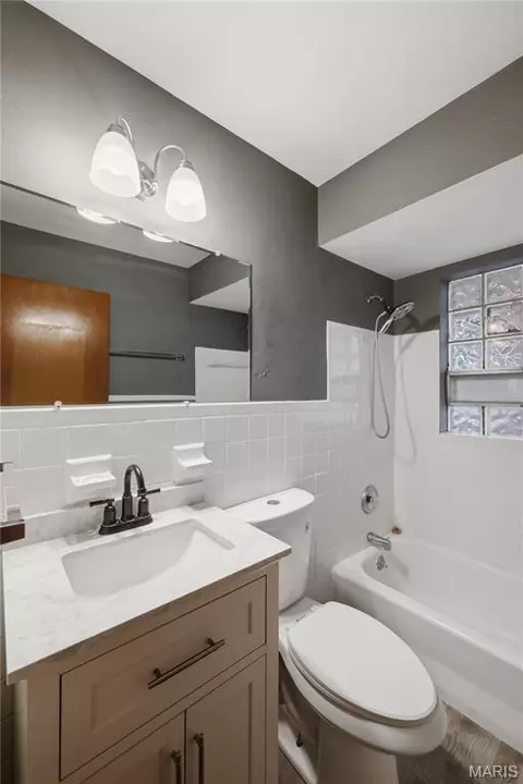 Bath - 3236 S Compton Ave, Saint Louis, MO 63118 photo 2 of 3
