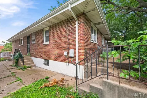 Exterior - 3236 S Compton Ave, Saint Louis, MO 63118 photo 4 of 9
