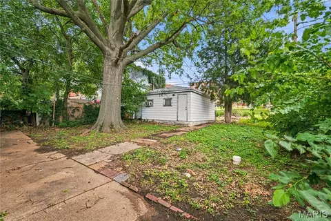 Exterior - 3236 S Compton Ave, Saint Louis, MO 63118 photo 5 of 9