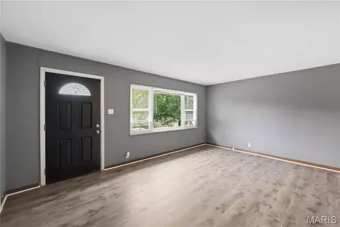 Living - 3236 S Compton Ave, Saint Louis, MO 63118 photo 2 of 6