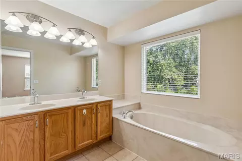 Bath - 1436 Soaring Eagle Dr, O'fallon, MO 63366 photo 1 of 3