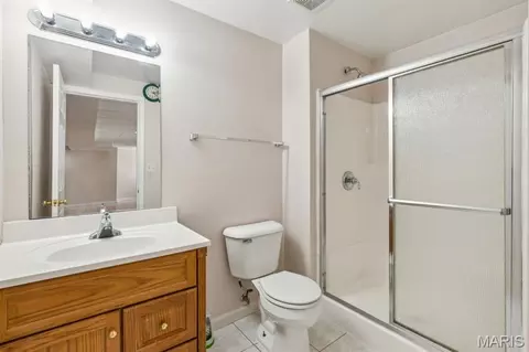 Bath - 1436 Soaring Eagle Dr, O'fallon, MO 63366 photo 3 of 3