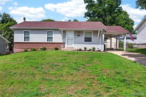 1407 Saint Gregory Ln, Saint Charles, MO 63304